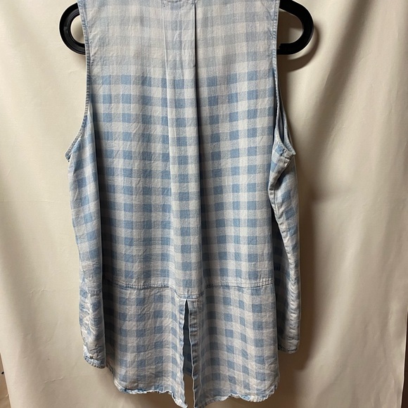 Denim shirt Chelsea & Theodore blue & white Ombre affect, back slit. Sleeveless - Picture 3 of 7